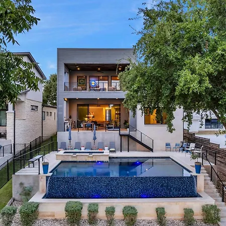Lakeshore Retreat With Concierge Services